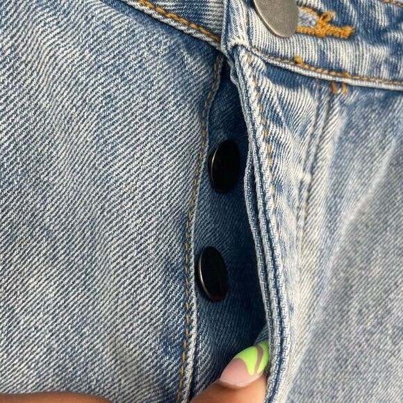 Fashion Nova Cooper Light Wash Distressed Cut-Off Button Fly Denim Shorts Large - Picture 6 of 16